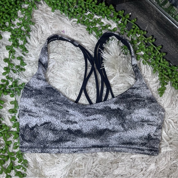 -💙2/$40💙 Lululemon Athletica Printed Strappy Sports Bra Size Small/2 - Picture 1 of 15